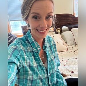 Meet your Posher, Hilary